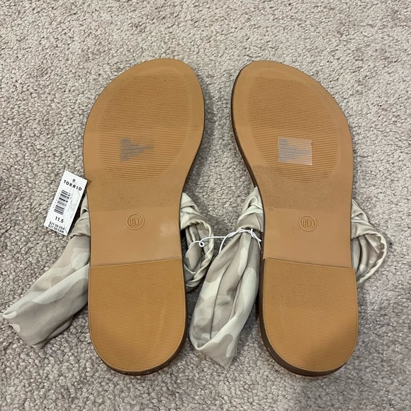 Torrid Wide Width Fabric T-Strap Sandals - Picture 7 of 9